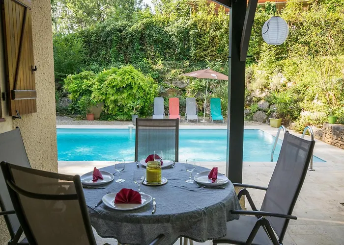 Дом отдыха Garden With Ensuite Saint-Martin-le-Redon