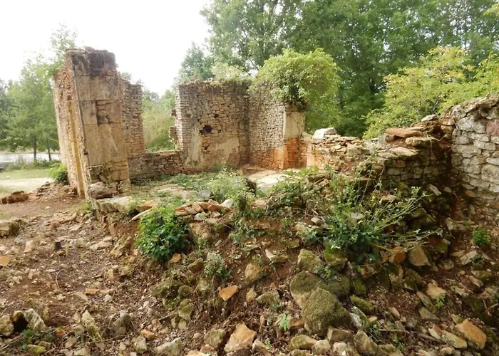 Дом отдыха Garden With Ensuite Saint-Martin-le-Redon