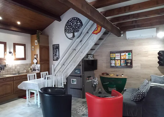 Дом отдыха Garden With Ensuite Saint-Martin-le-Redon