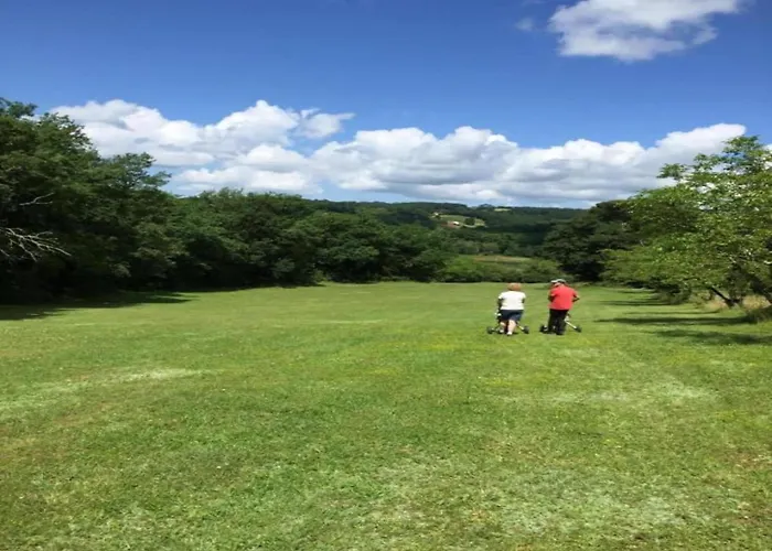 Дом отдыха Garden With Ensuite Saint-Martin-le-Redon